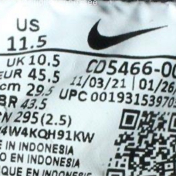 Nike - Picture 3 of 4